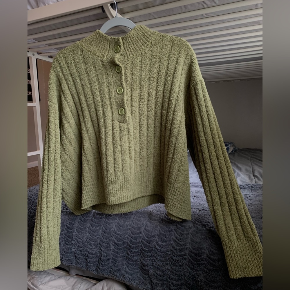 Green Fuzzy Cropped Button-Collard Sweater